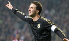 开云体育-铁血防线与致命一击，阿坎吉头槌破局，南非关键战突围瑞士创历史