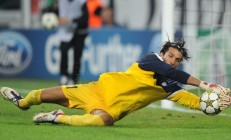 开云官方app入口-篮下巨兽的觉醒，戈贝尔在雄鹿与勇士的巅峰对决中完成压力爆发