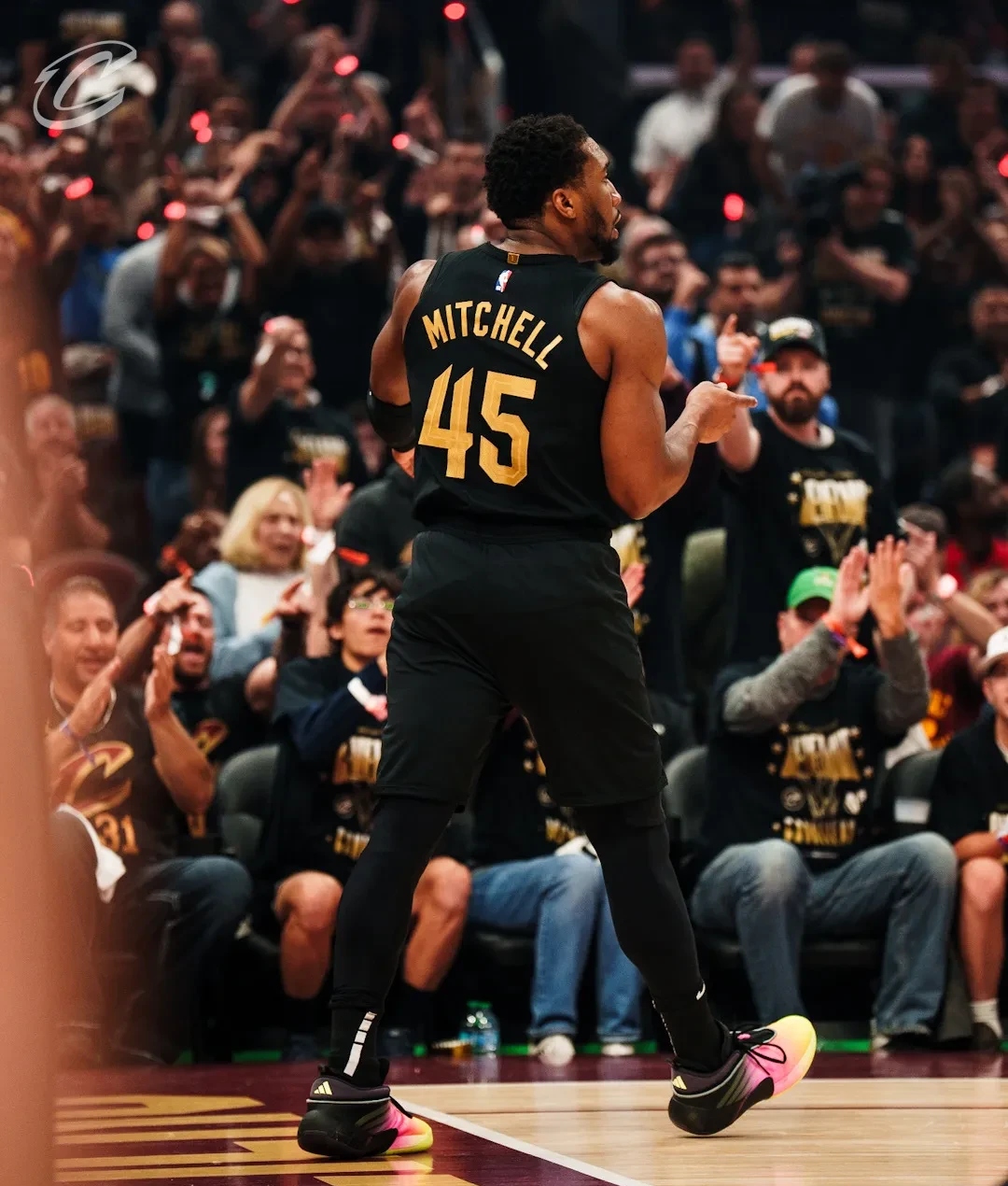 尼克斯横扫四川队，塔图姆高光表现的简单介绍