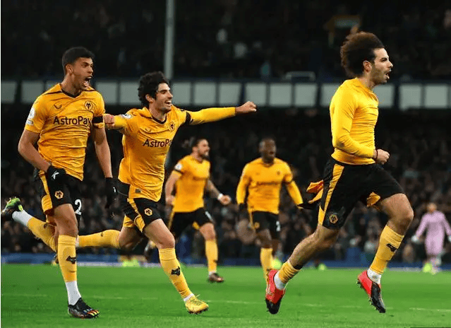 狼队火力全开，英超赛场上风云突变的简单介绍