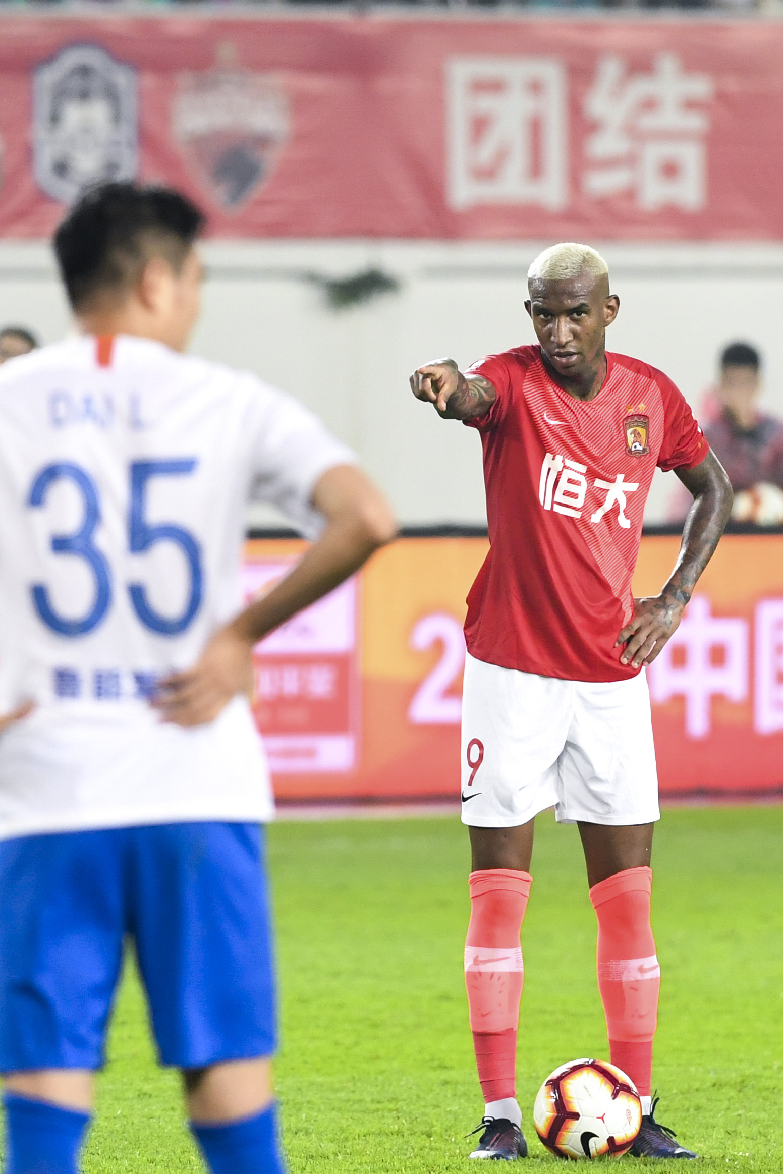 包含山东鲁能欲签中超后防核心,恒大队长成目标的词条 包含山东鲁能欲签中超后防核心,恒大队长成目标的词条