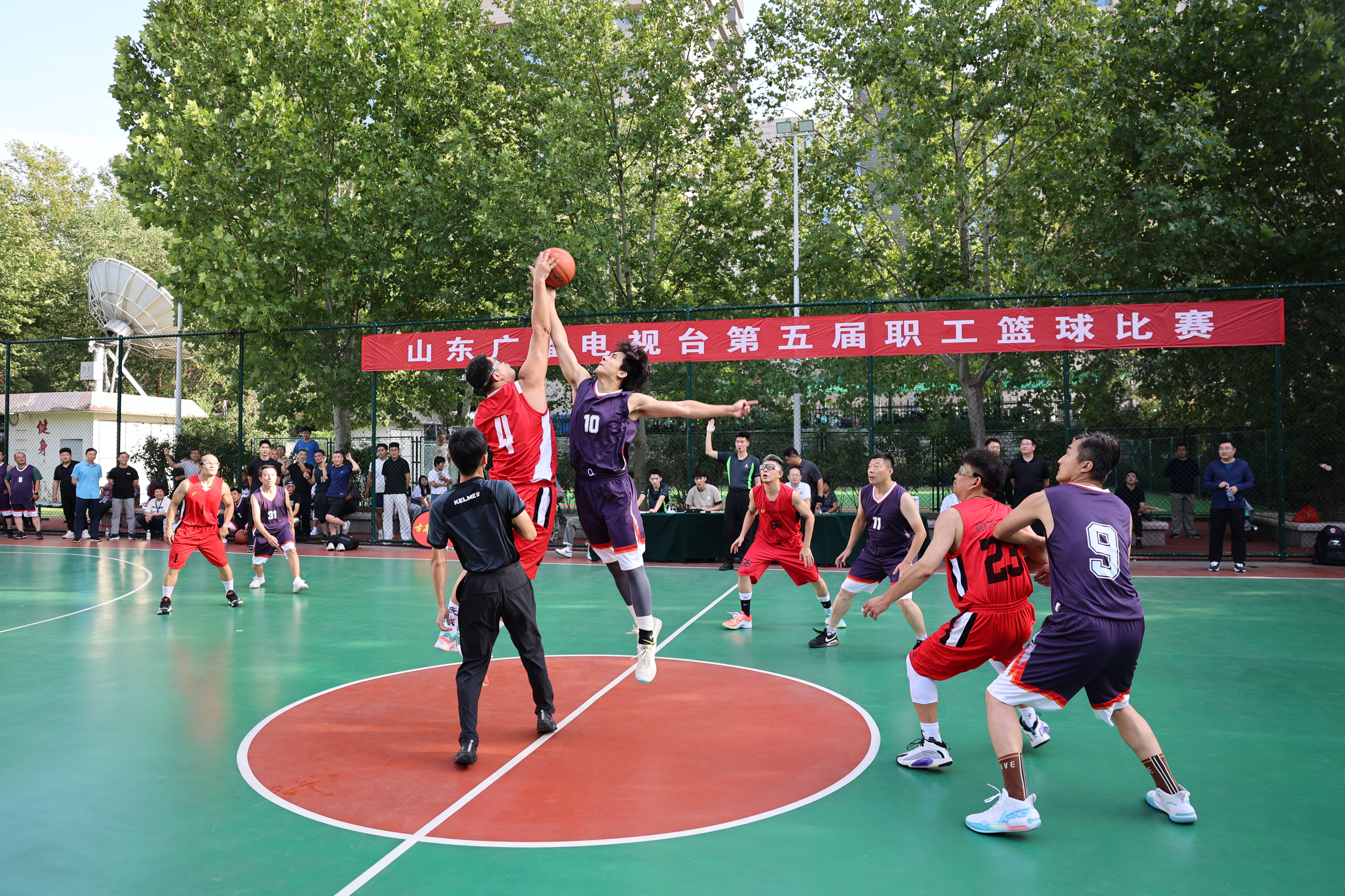 篮球盛宴席卷全球，激情燃烧在赛场