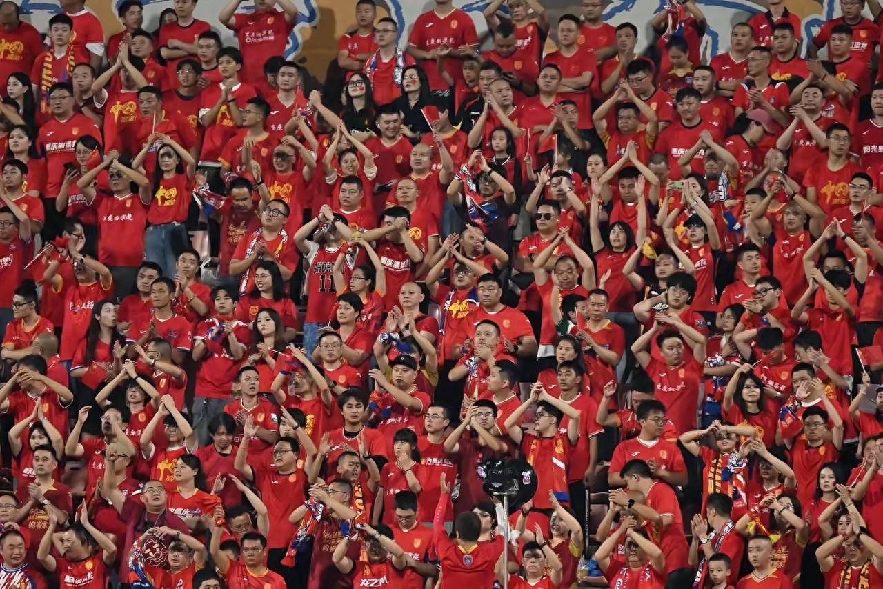 阿贾克斯表现出色，成功晋级半决赛