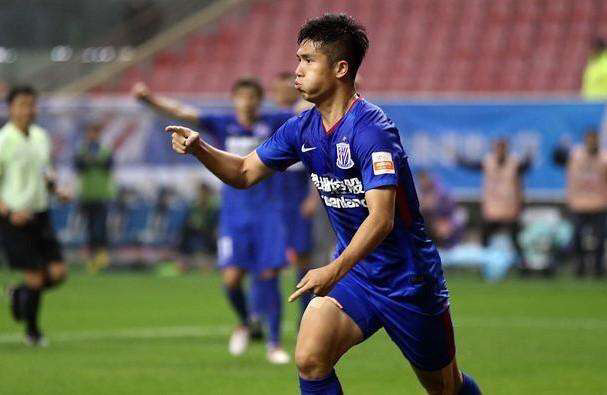 战术轮换失败，球队主力后卫右肚名返回预备队的简单介绍