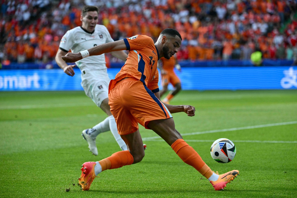 意大利杯赛半决赛荷兰队晋级决赛的简单介绍