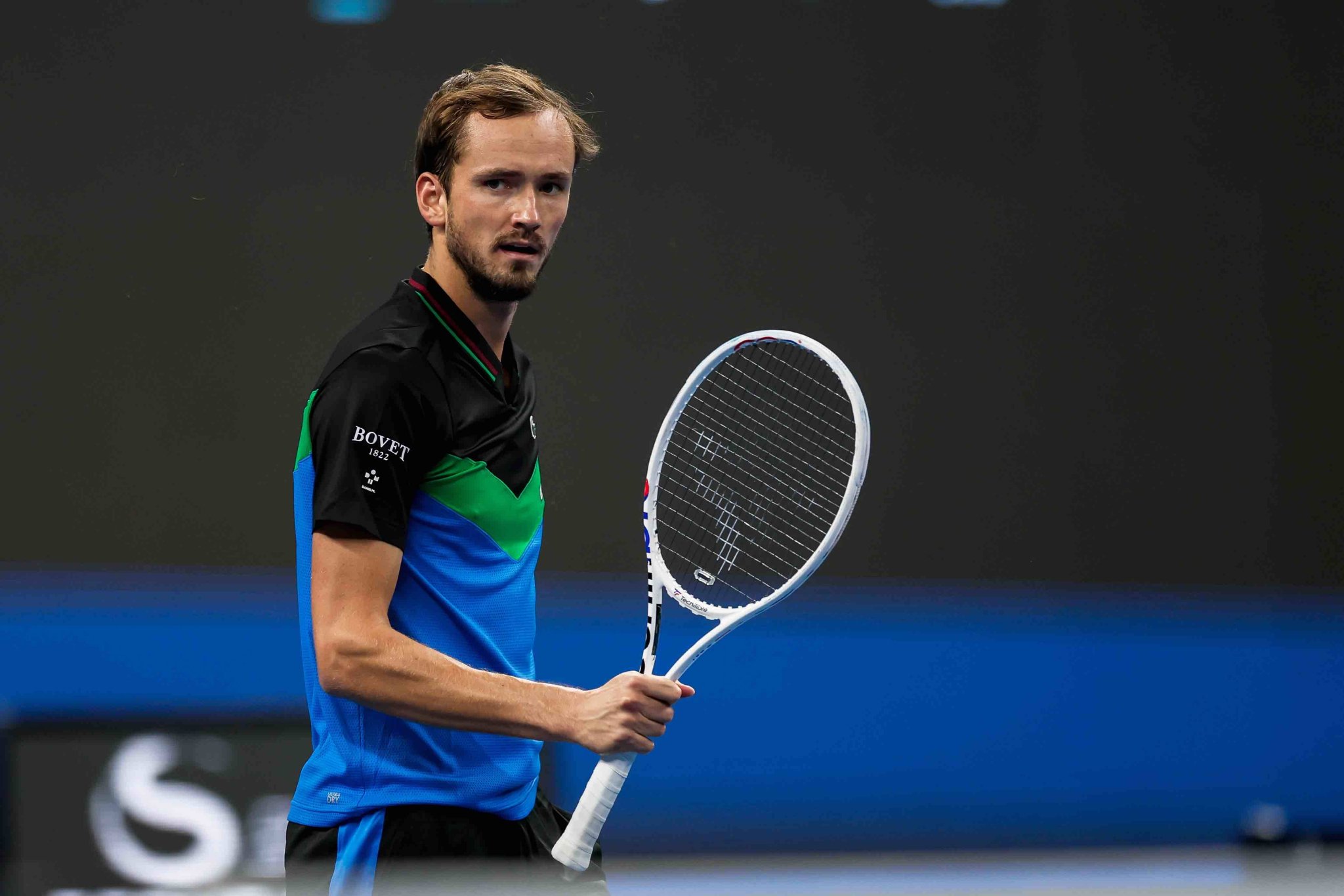 意大利网球队绝地反击世界网球队，梅德韦杰夫高光表现的简单介绍