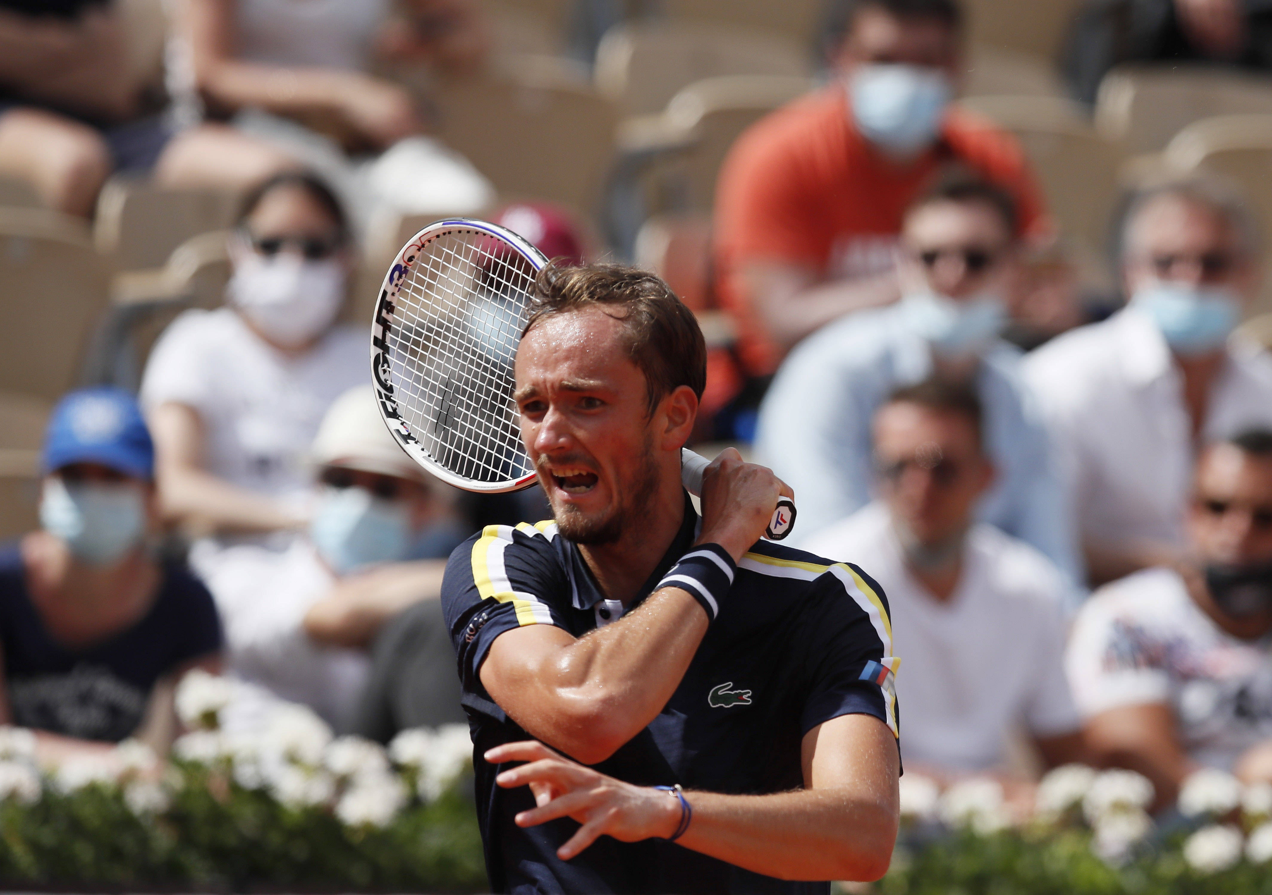 欧洲网球队强势西班牙网球队，梅德韦杰夫关键制胜的简单介绍