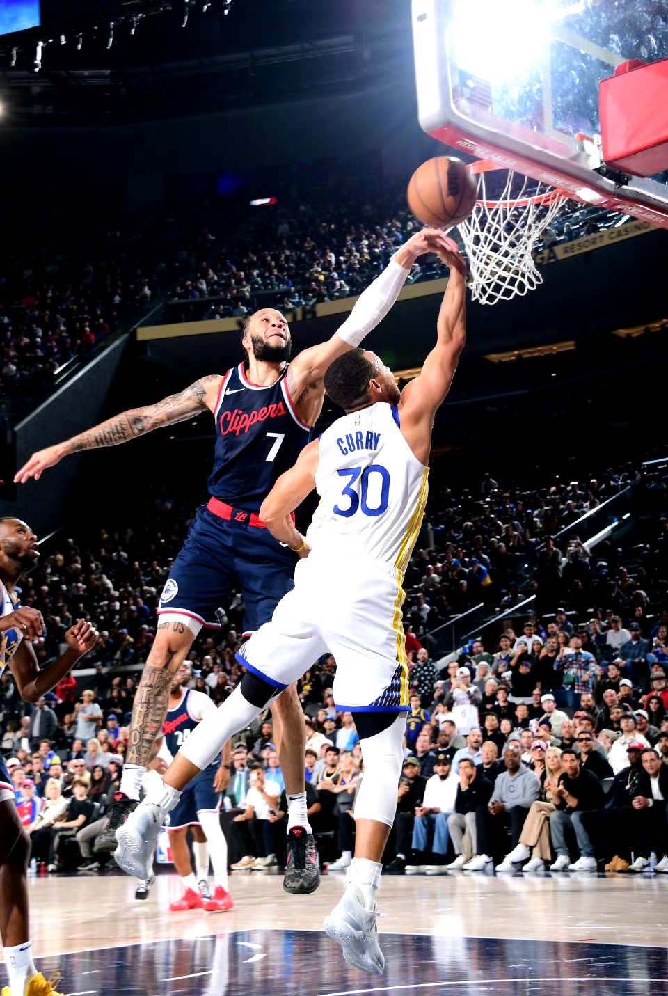 关于鹈鹕血洗篮网B队，库里三分雨点燃全场的信息