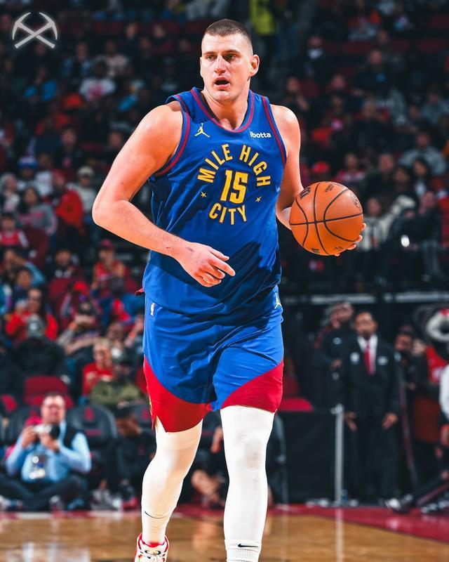 包含日本男篮爆冷步行者，约基奇爆发神勇的词条