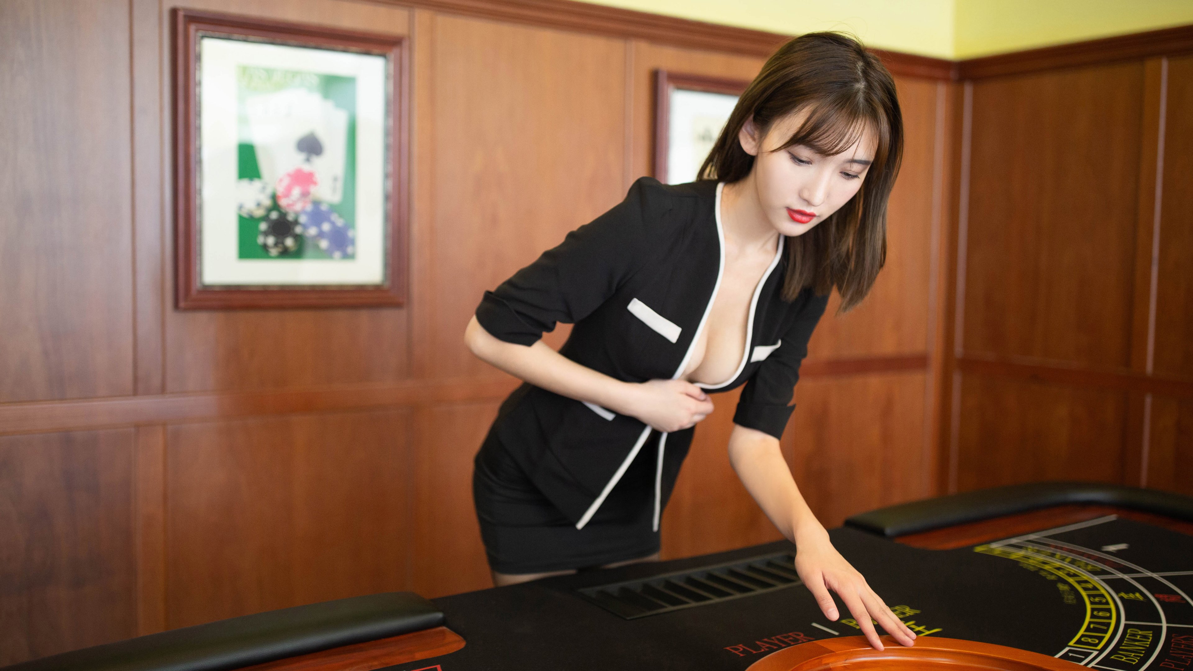 赛道上的破晓者，马克西在F1街道赛之夜证明自己