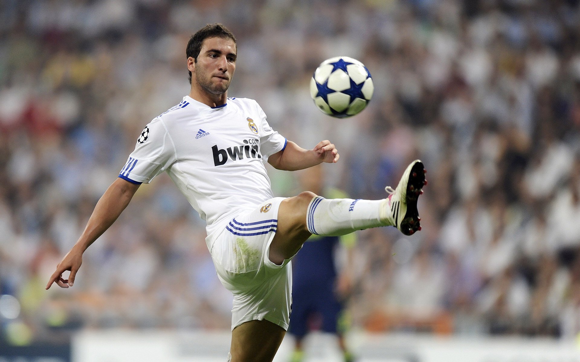 冰岛强势拿下秘鲁,范戴克成为关键先生