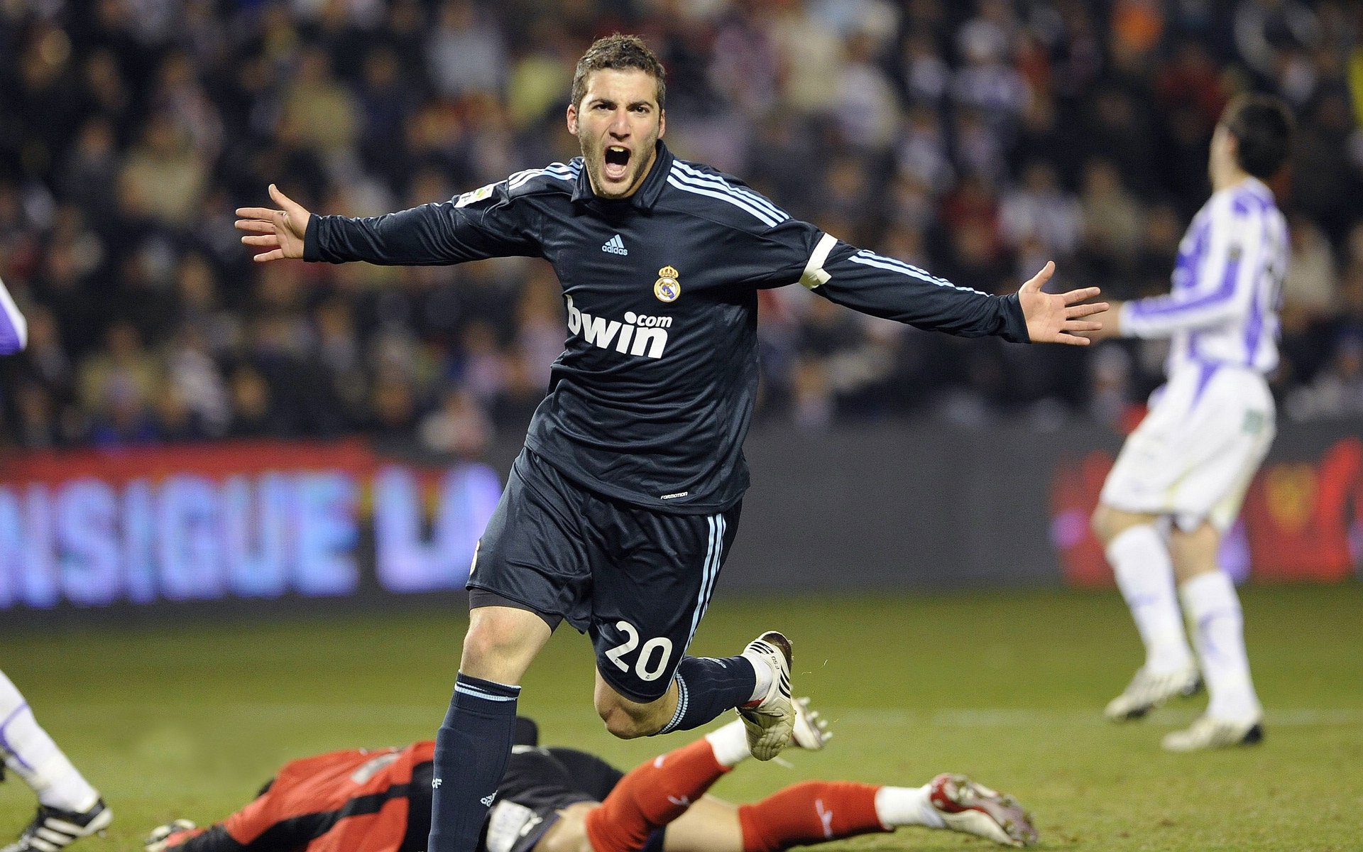 当北欧风暴席卷伯纳乌，哈兰德欧冠封神夜与墨西哥式全面压制哲学的胜利